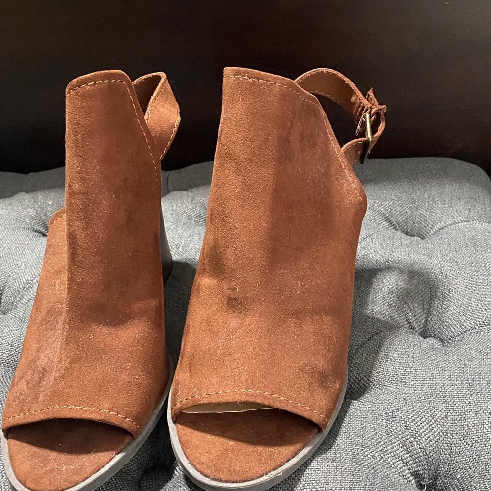 American Eagle Outfitters Brown Suede Peep-Toe Mules